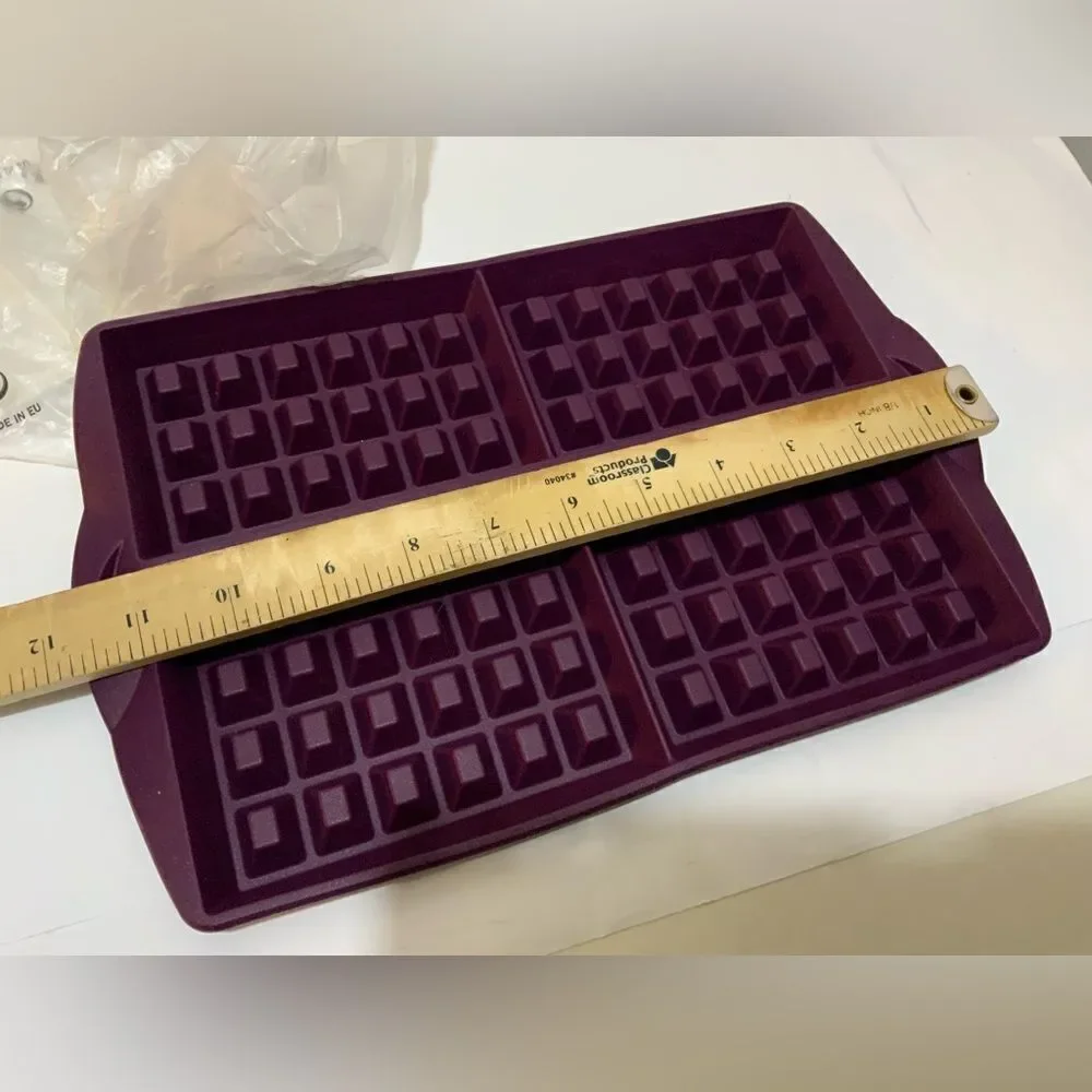 New Tupperware Silicone Waffle Form Pan